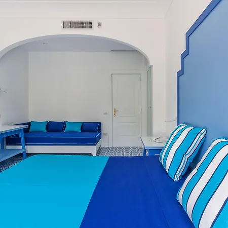 미뇽 뮤블레 호텔