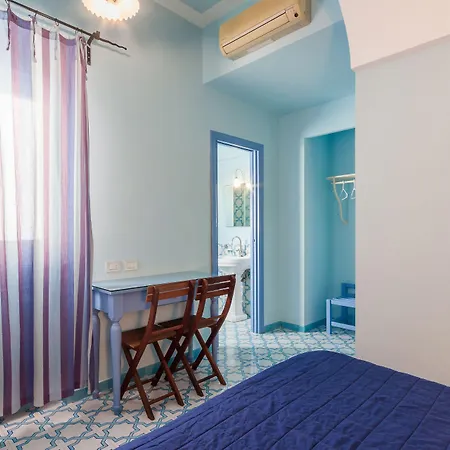 미뇽 뮤블레 호텔