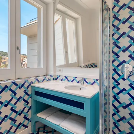 미뇽 뮤블레 호텔